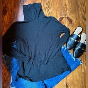 Madewell Women’s Basic Black Turtleneck 🖤